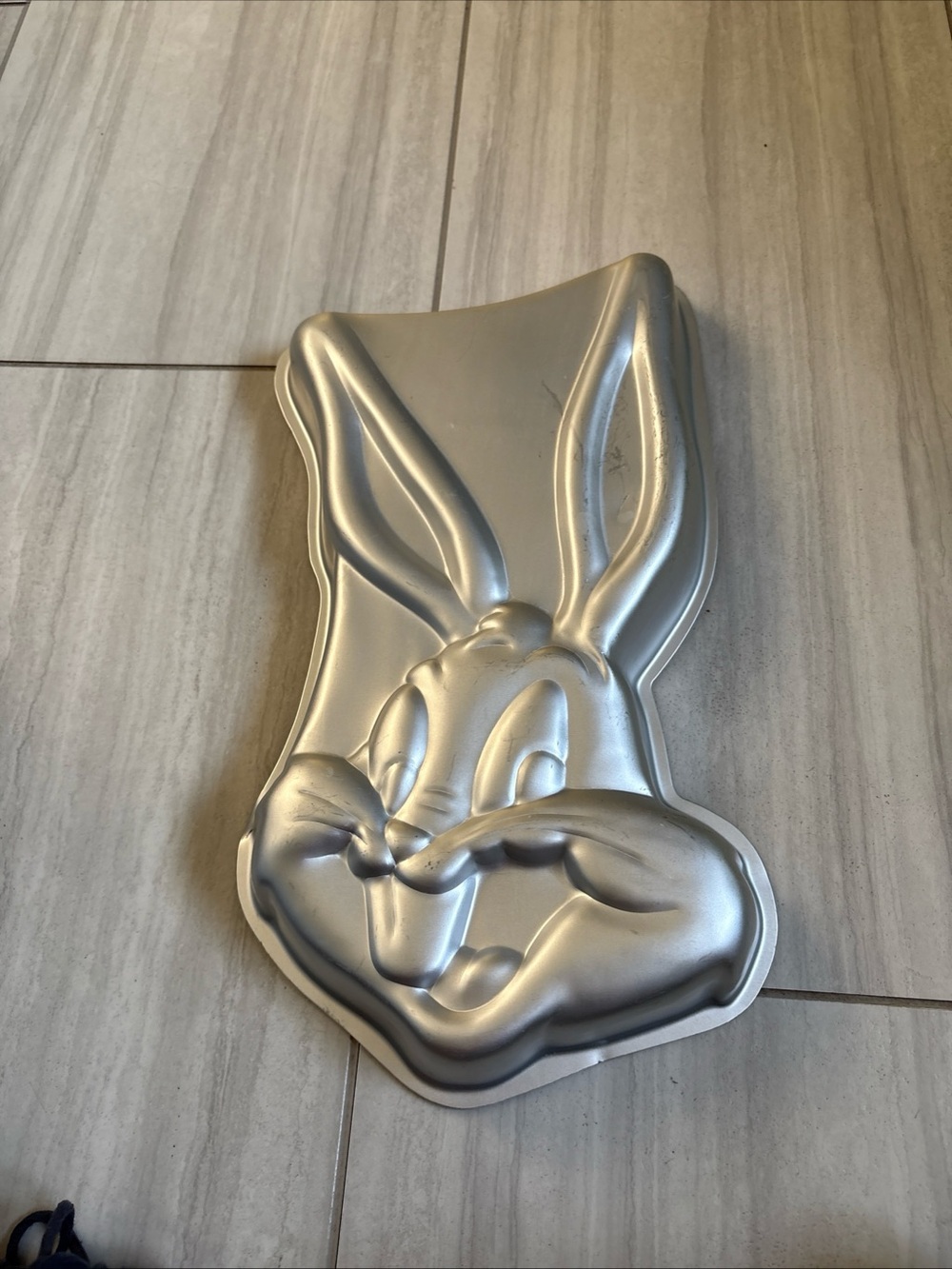 Wilton Bugs Bunny Cake Pan Mold Form Pan #  2105-2553         Year 1992